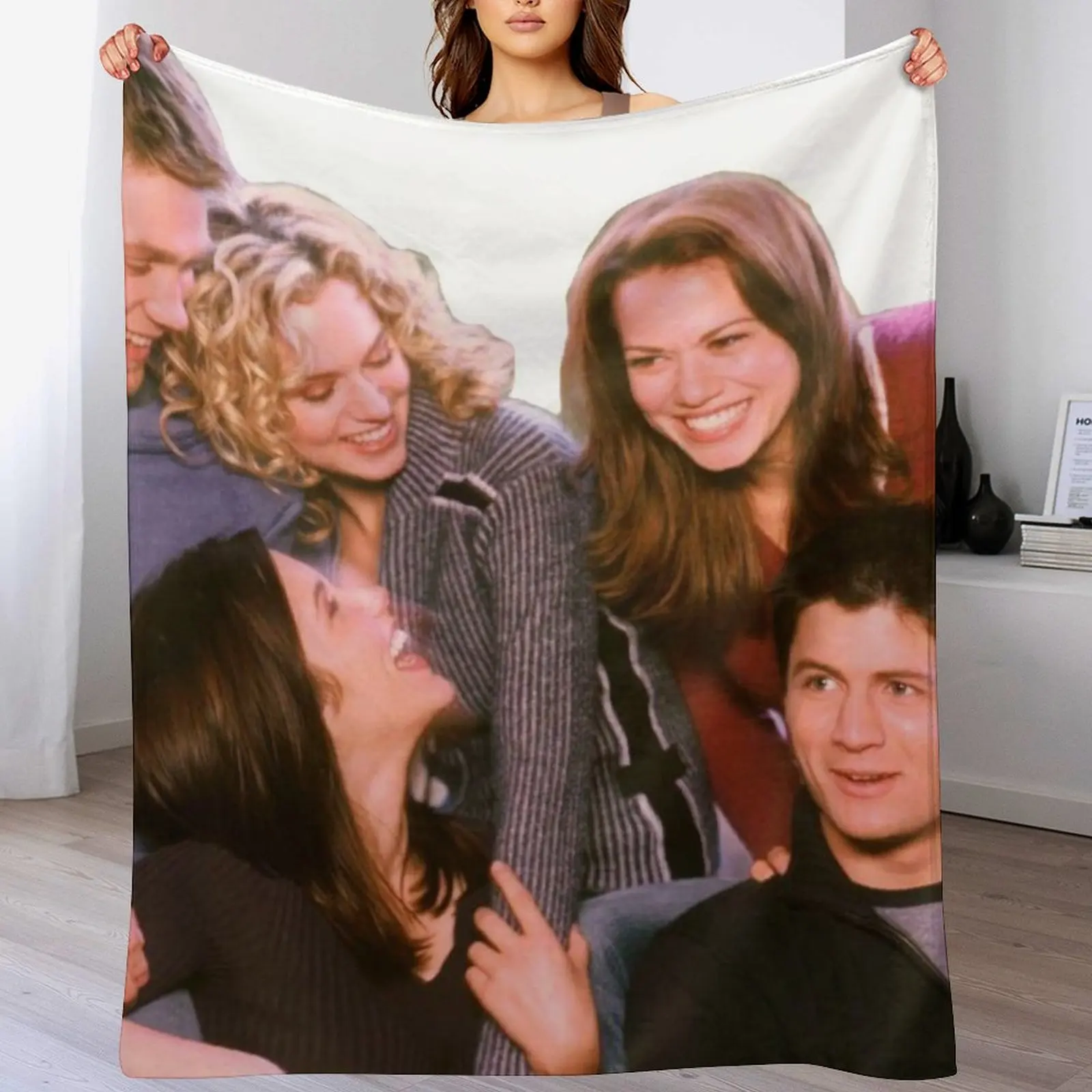 Family Tree Print - one tree hill Throw Blanket Luxurious