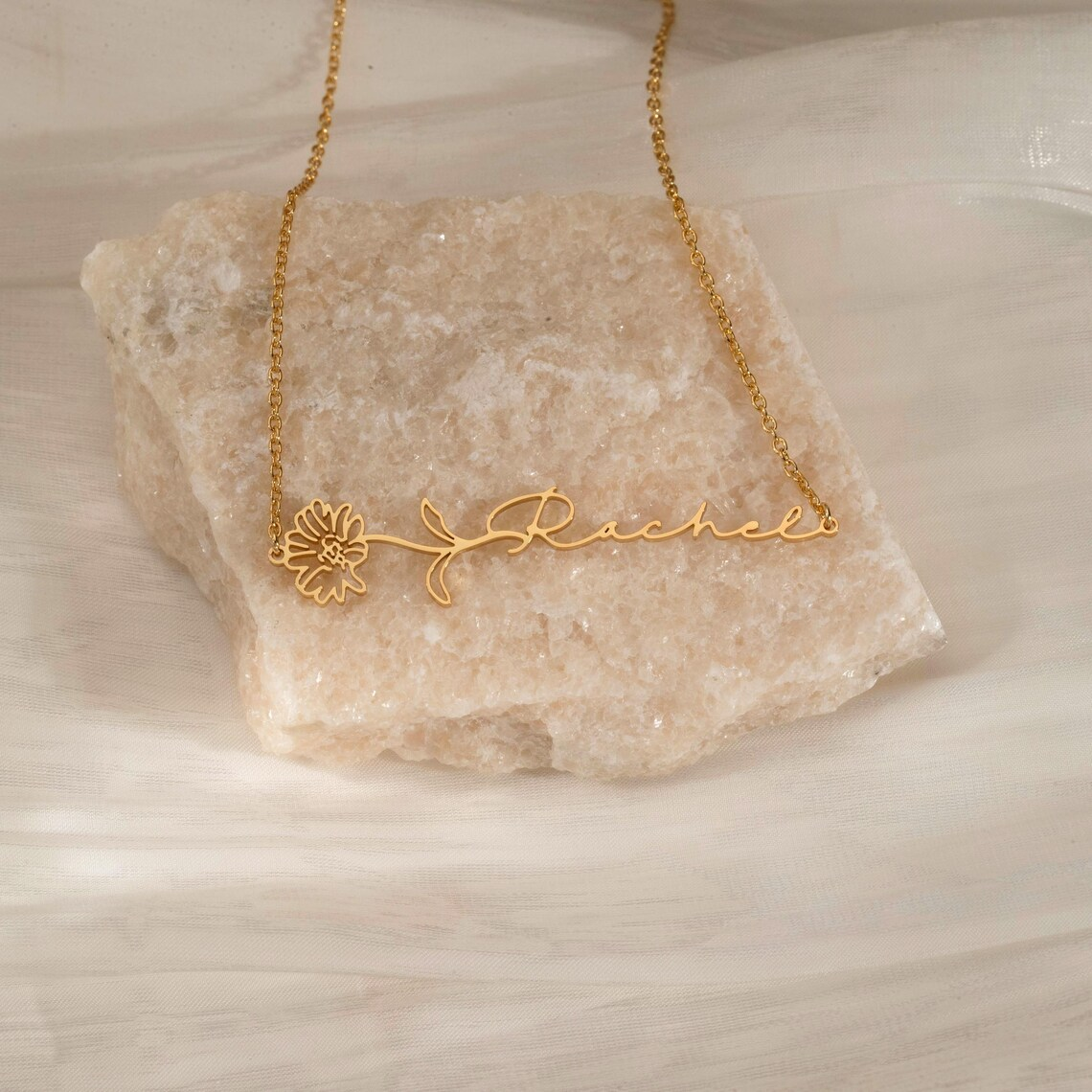 Haiyufly Custom Name Necklace  - Birth Flower Necklace บทวิจารณ์และราคา