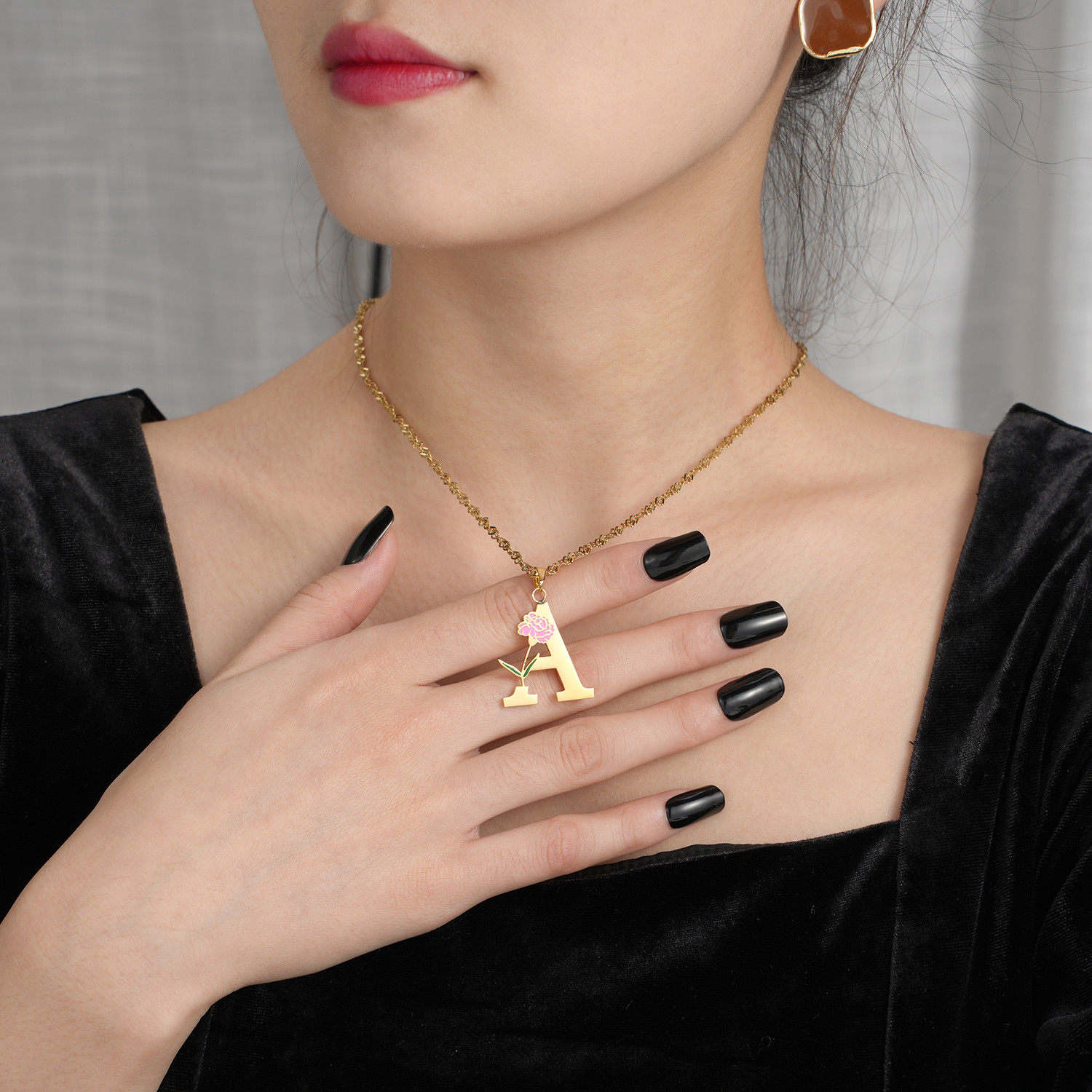 Custom Flower Initial Letter P - Birth Flower Necklace บทวิจารณ์และราคา