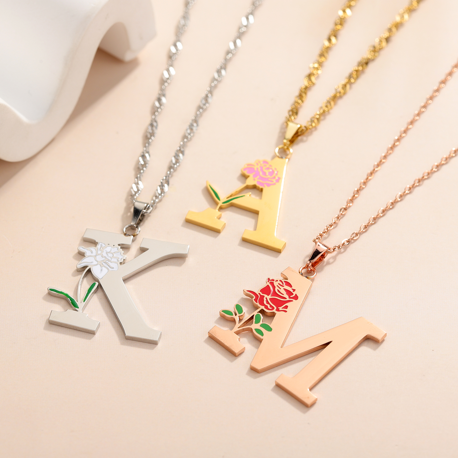 Custom Flower Initial Letter P - Birth Flower Necklace บทวิจารณ์และราคา
